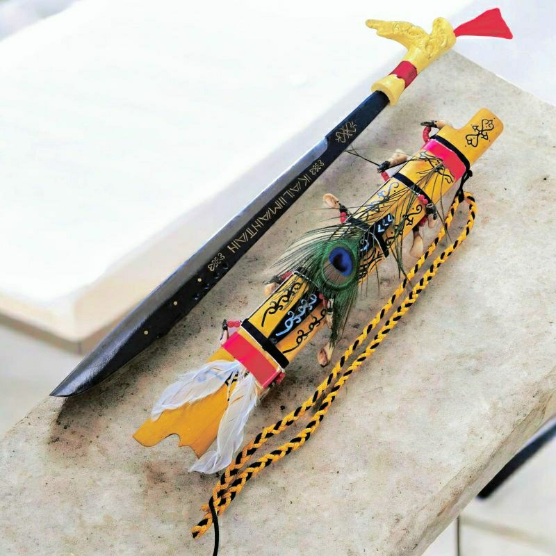 Hiasan Dinding Tradisiona Mandau  Dayak kalimantan