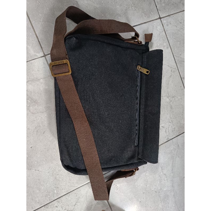 Tas Selempang Messager Zapatos