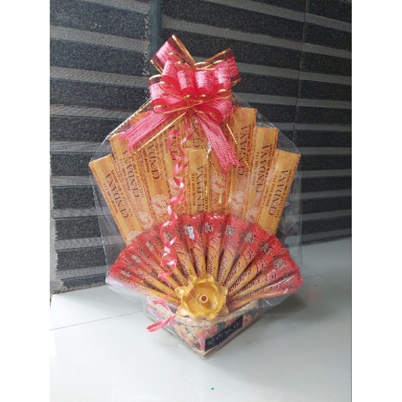 

(14) Parcel galungan kuningan / parsel hari raya besar / nyepi / hampers idul fitri / lebaran dupa/ ulang tahun denpasar bali