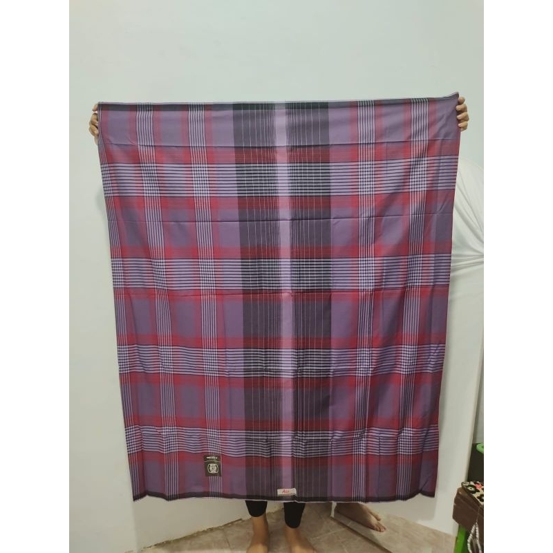 Sarung Gajah Duduk Asia Merah Putih Motif Garis kotak