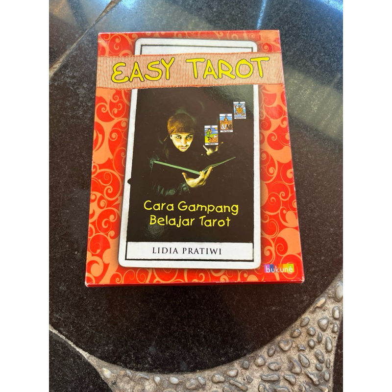 Buku dan Kartu Easy Tarot, Cara Gampang Belajar Tarot, Lidia Pratiwi, bukune