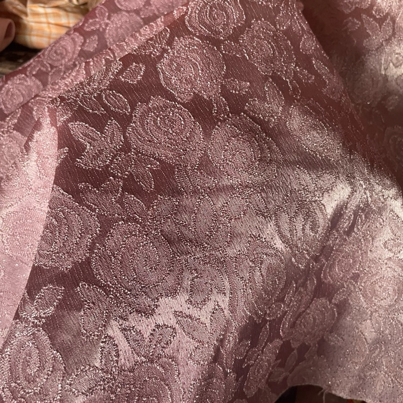 kain satin jaguard - kain jaguard silk embos - kain jaguard warna rose gold - kain jaguard antik gli