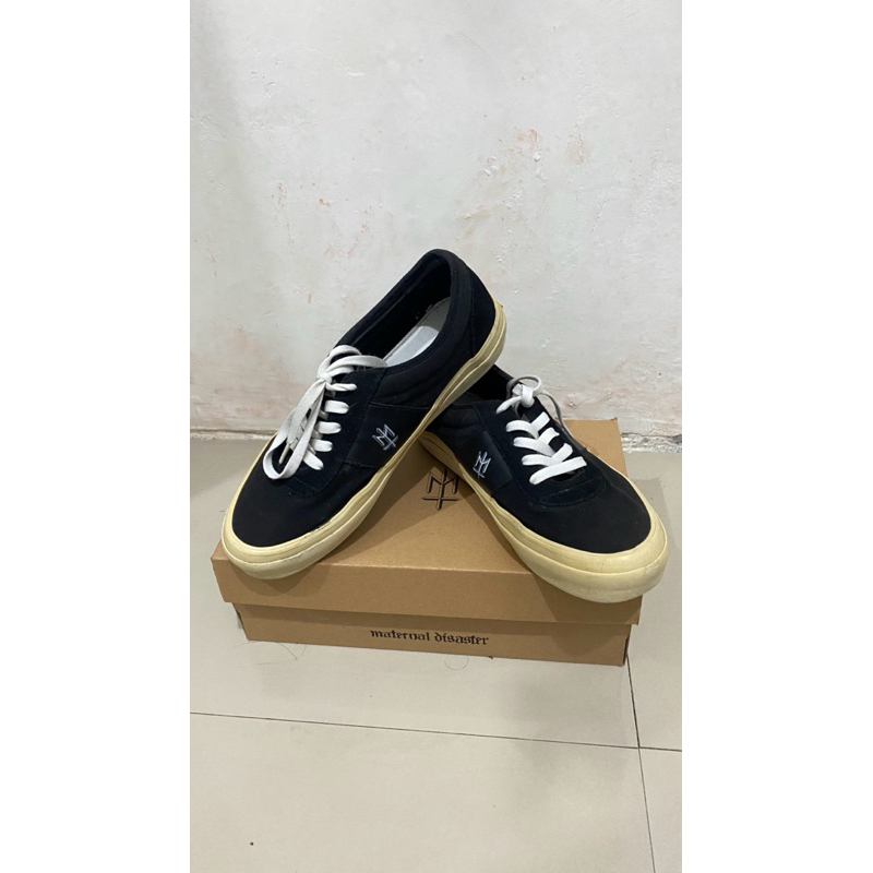 SEPATU MATERNAL - MIASMA BW