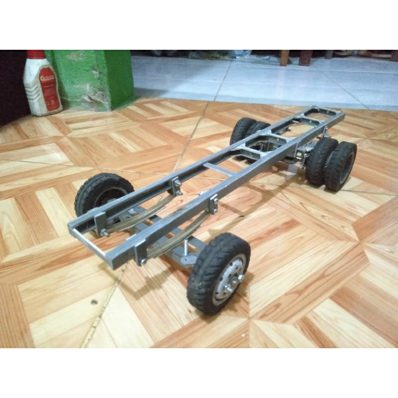 sasis miniatur truk skala 1/14 set ban