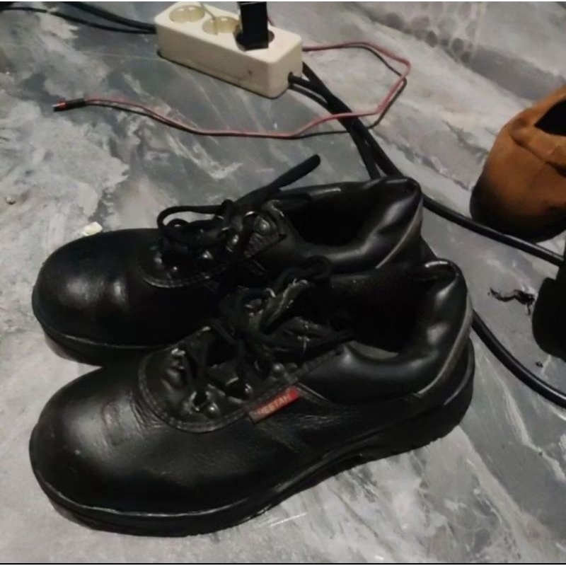 sepatu safety cheetah bekas pakai zise 40 insole 25
