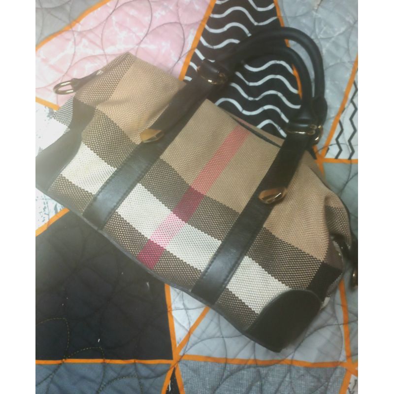 Tas Hand Bag Wanita motif Burberry (Preloved)