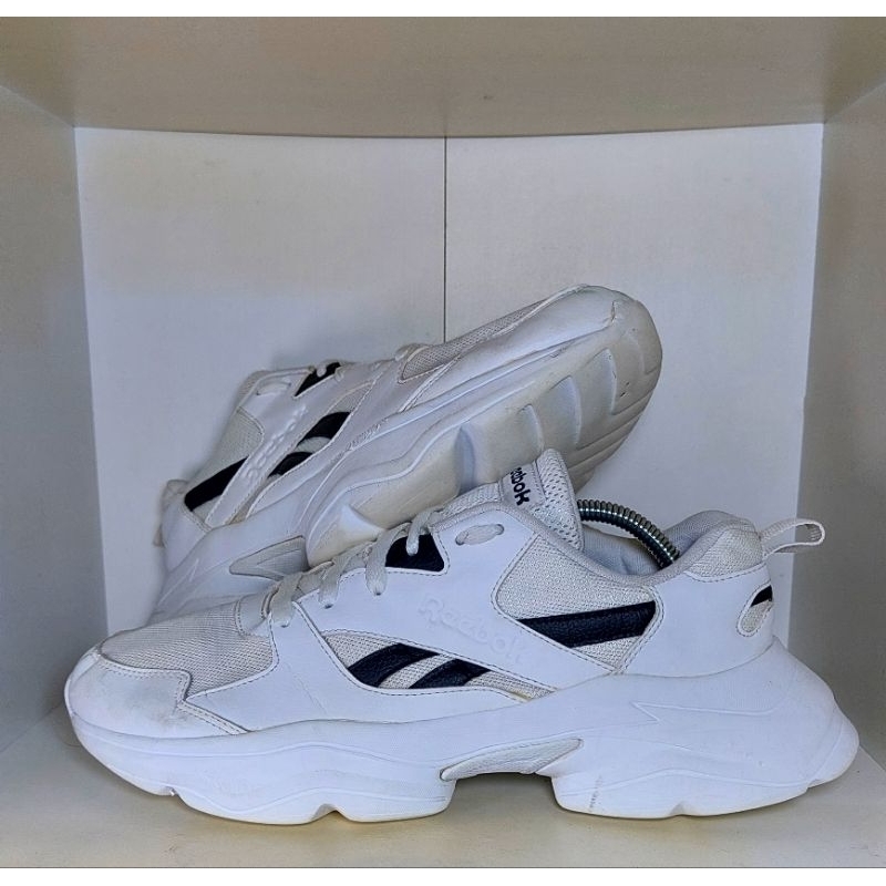 sepatu olah raga training pria reebok royal Bridge