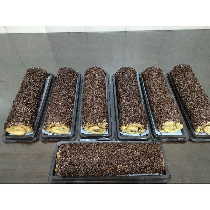 

Bolu Gulung Premium Double Choco
