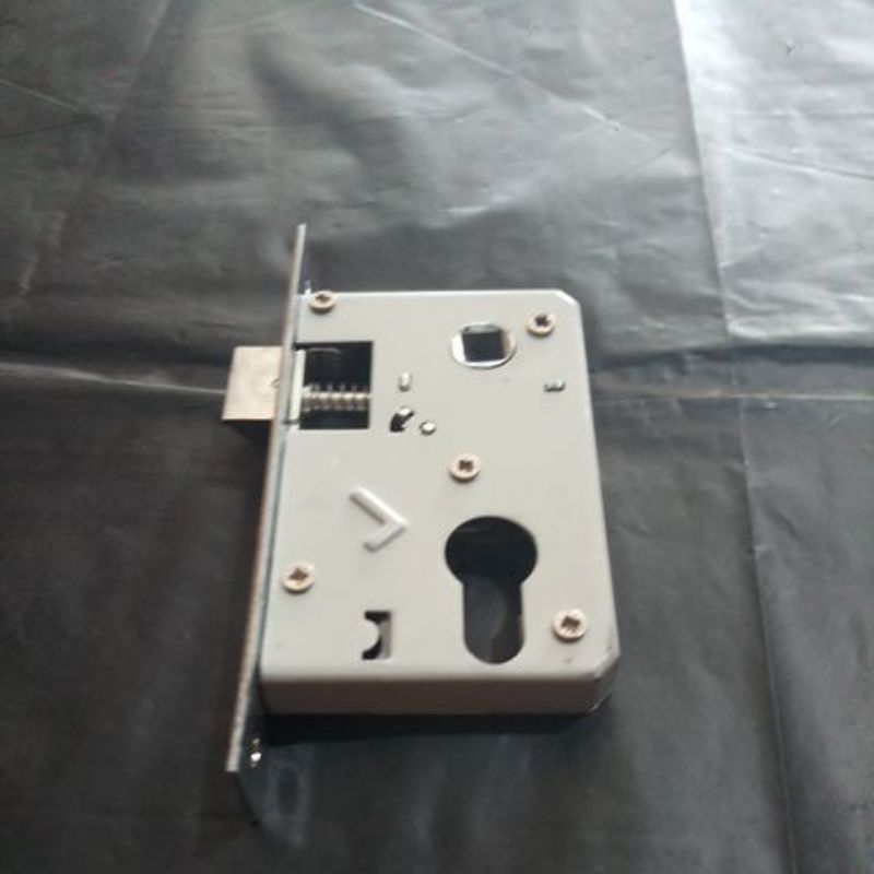 body kunci pintu  kecil