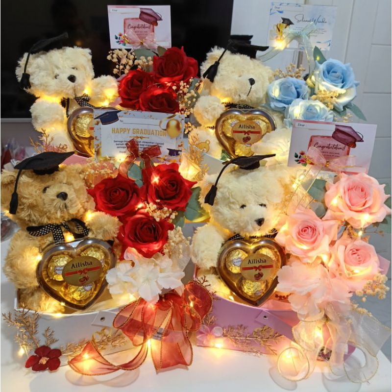 

kado wisuda / kado ultah / kado valentine / kado anniversary / hampers / bunga wisuda / boneka wisuda