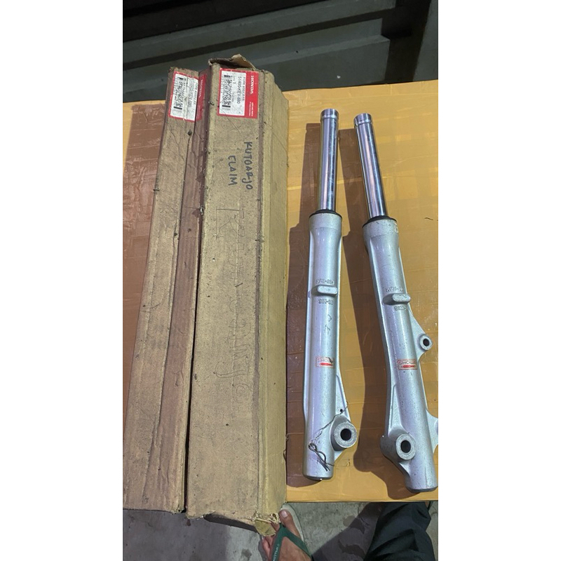 51400/51500 KEV881 SHOCK DEPAN ASSY KHARISMA KPH ORIGINAL