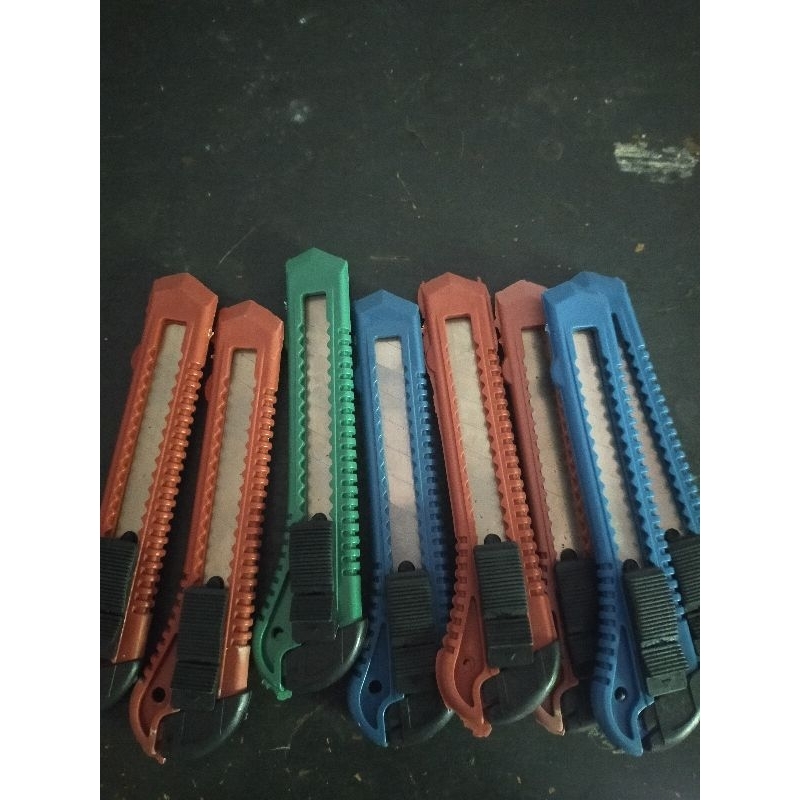 

Cutter Plastik, Baru! (Dikirim random)