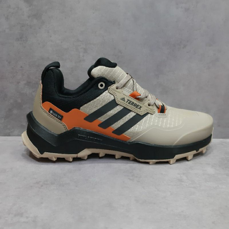 Sepatu terrex AX4 goratex beige black