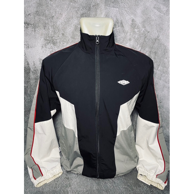 JAKET CRUMP WINBREAKER