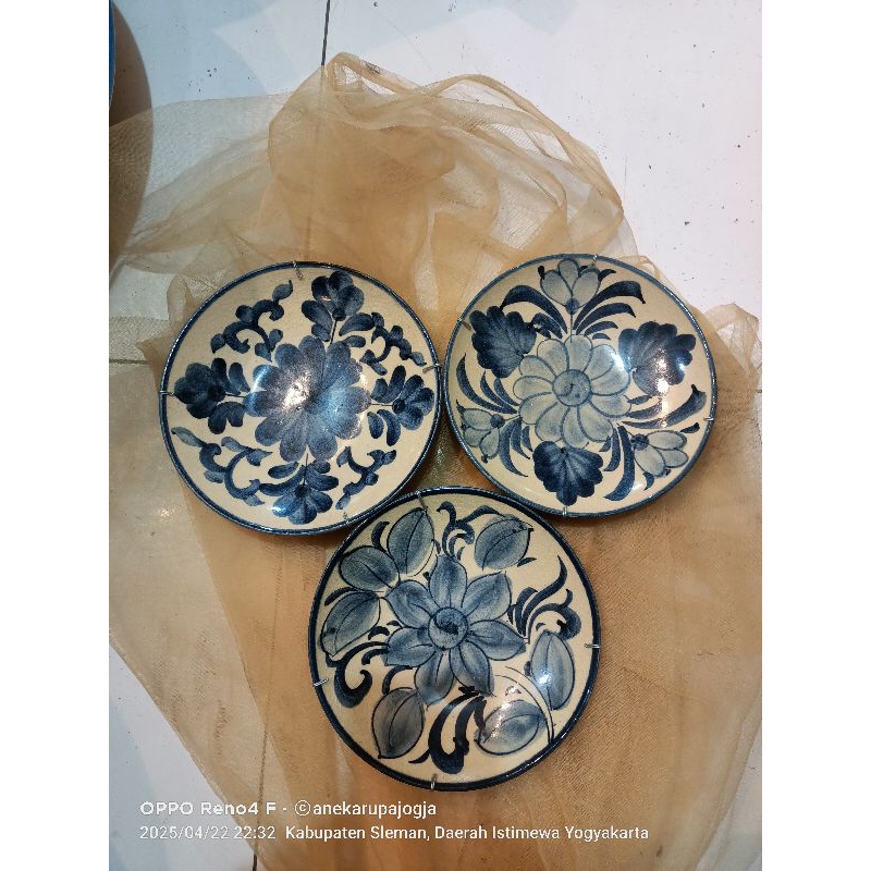 3 buah piring keramik lukis untuk hiasan dinding
