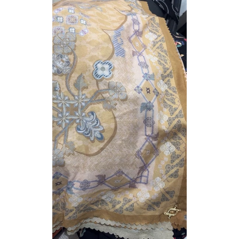 PRELOVED - wearing Klamby dumai scarf Deli