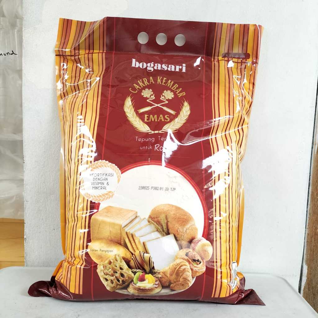 

tepung terigu cakra kembar emas repack 1kg