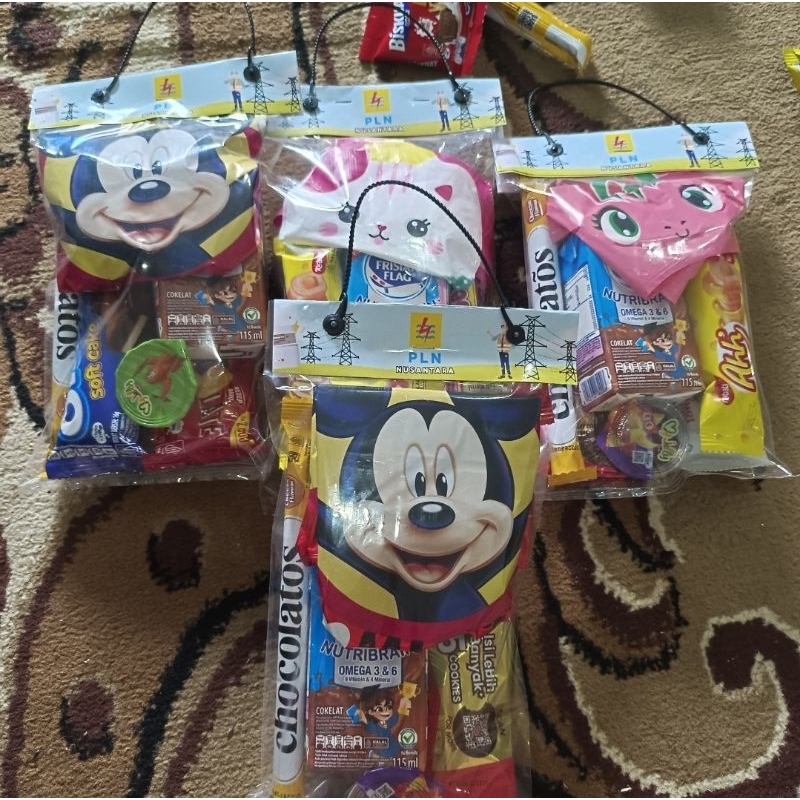 

PLASTIK SOUVENIR/PLASTIK SNACK CUSTOM/REQUEST NAMA/KARAKTER PO 1 HARI