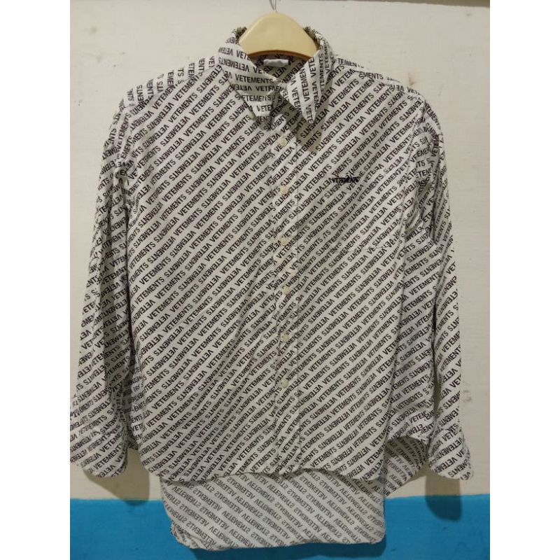 Kemeja Vetements