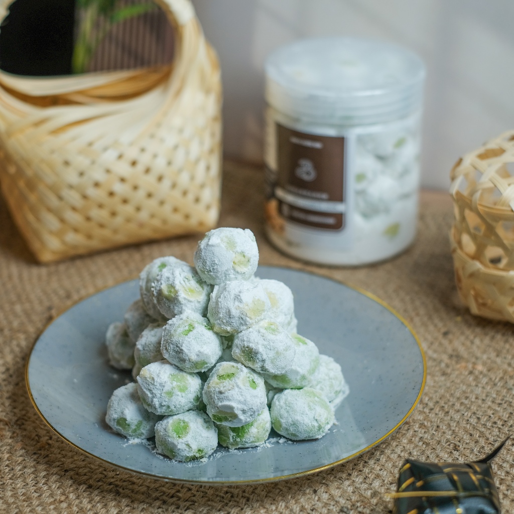 

Kue Putri Salju Pandan Enak Lembut Bibasnacks ( Gratis kue semprit / sagu kemasan Pouch )