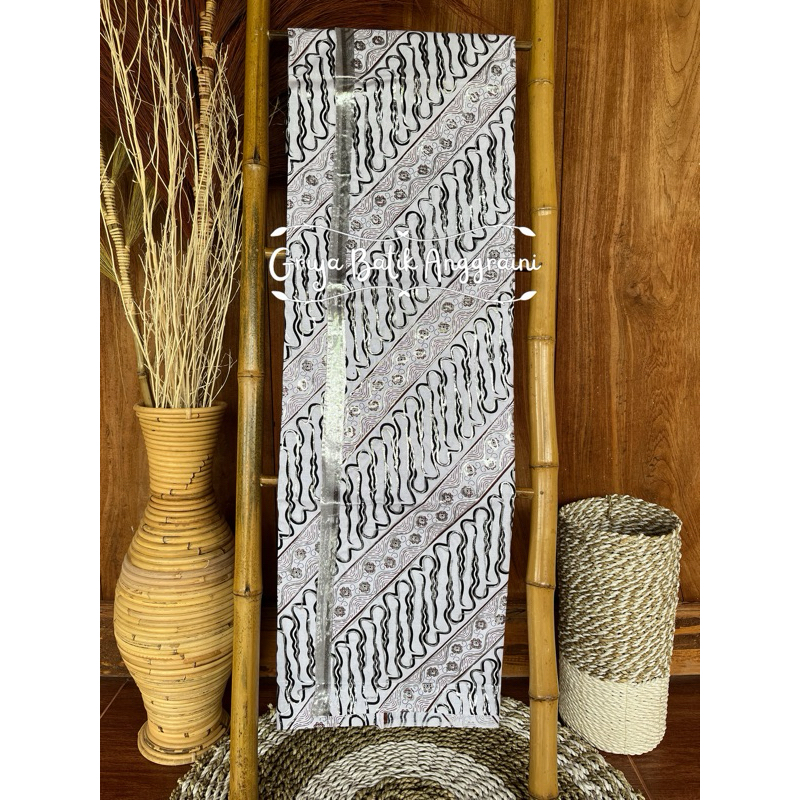 Kain Jarik Prada Tulis Motif LERENG SAMURAI