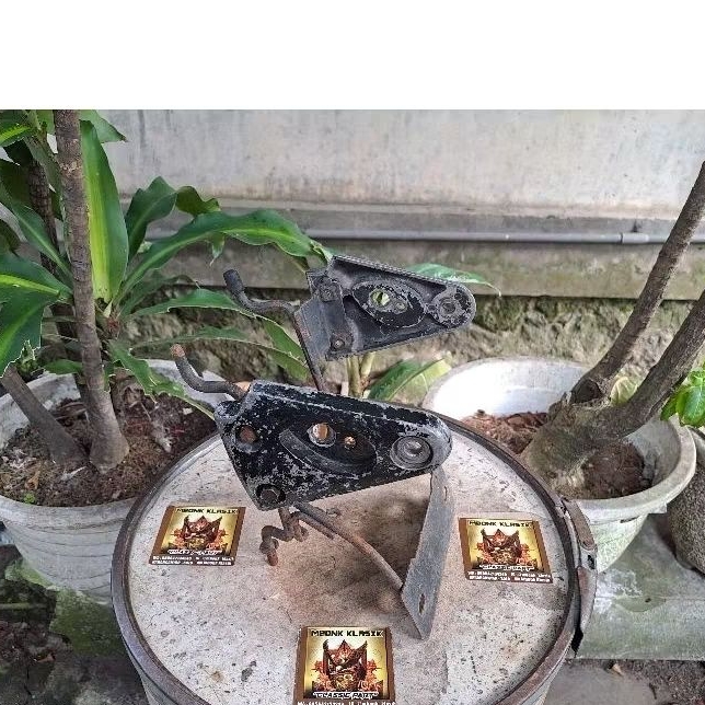 kupingan lampu depan tiger revo ORIGINAL kupingan lampu tiger revo bracket dudukan lampu tiger revo 