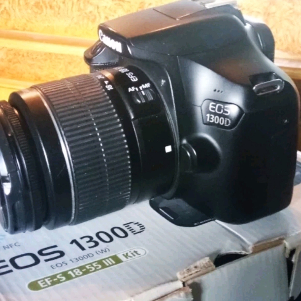 kamera dslr Canon eos 1300D