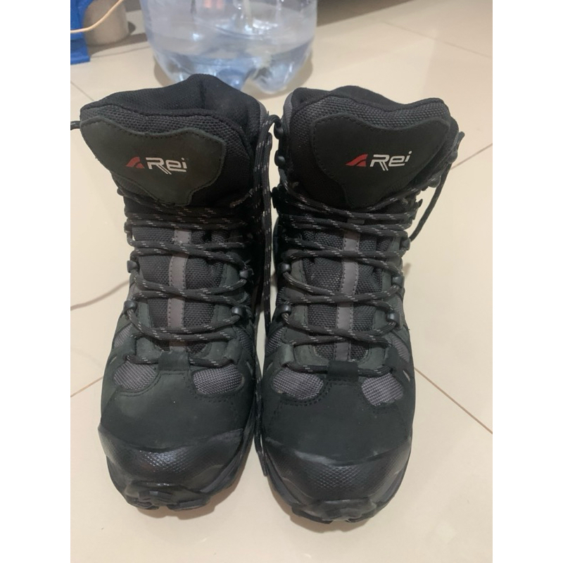 sepatu rei