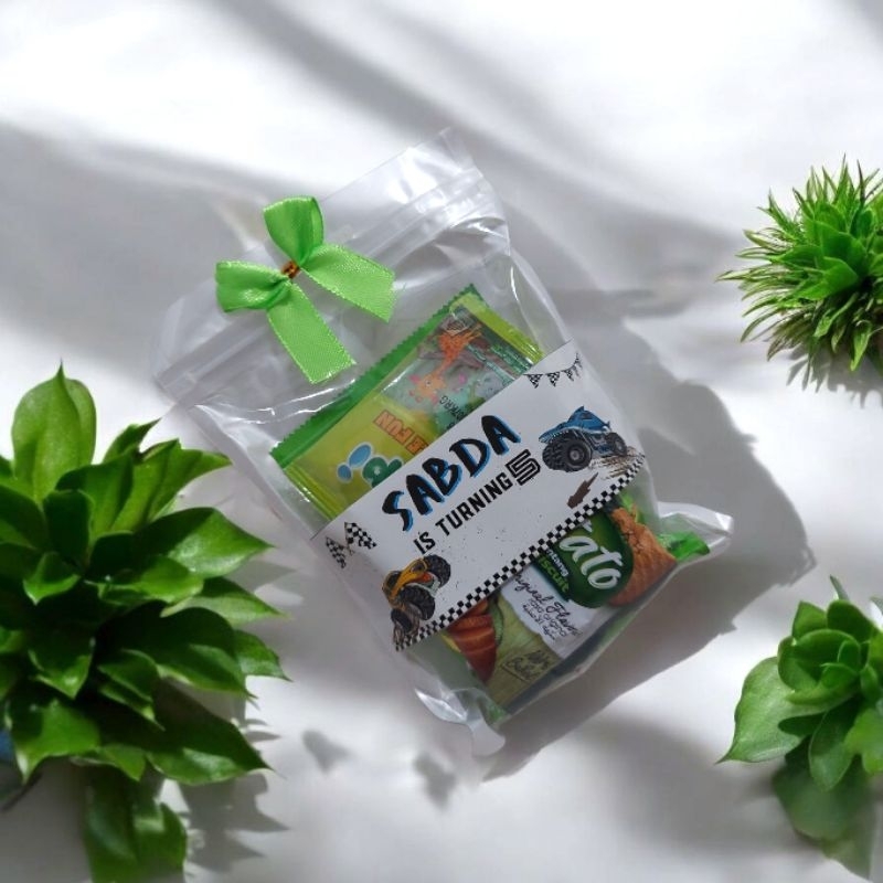 

Hampers Snack 3K GREEN CARS | TreatBit Mini Gift Ziplock Pita | Bisa Custom Nama/Ucapan