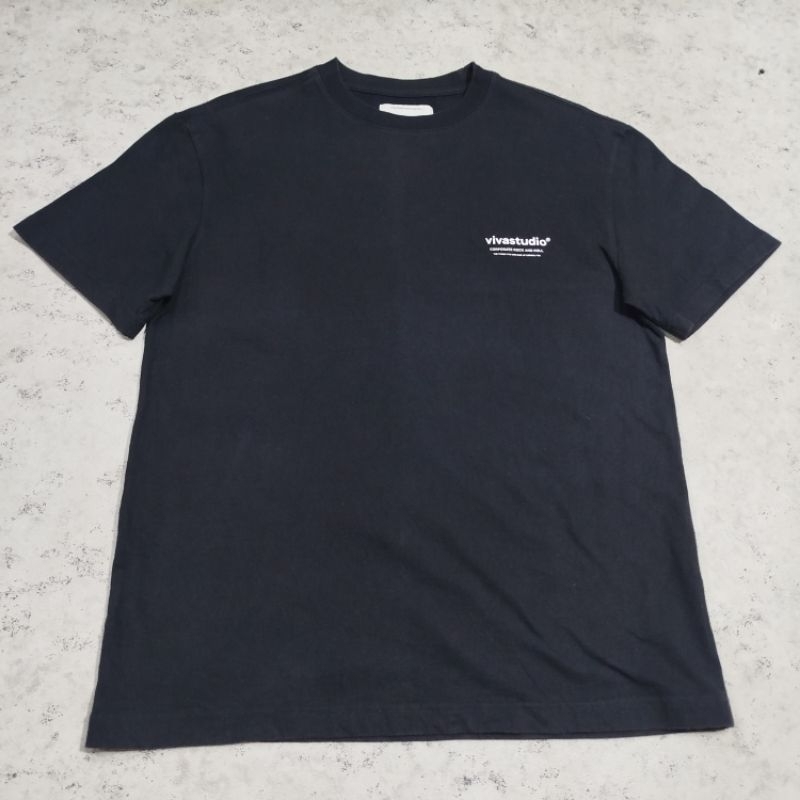 Kaos hitam pria VIVASTUDIO