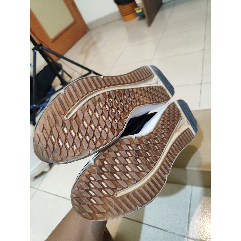 sepatu lari second original