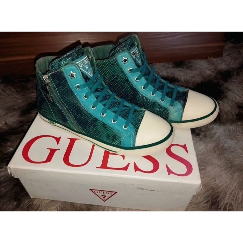 Sepatu Guess