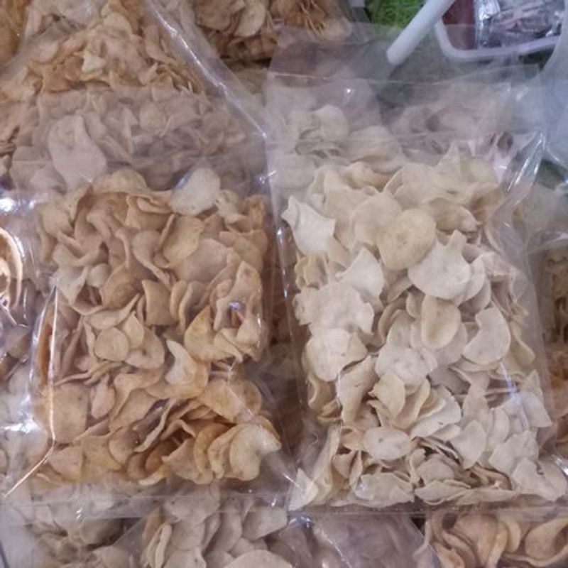 

Keripik Singkong Madura berat 250 gram Rasa Pedas Manis dan Rasa Bawang