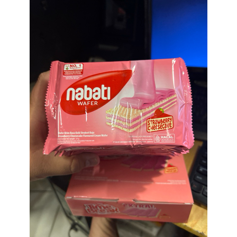 

Nabati wafer 37gram strawberry cheesecake