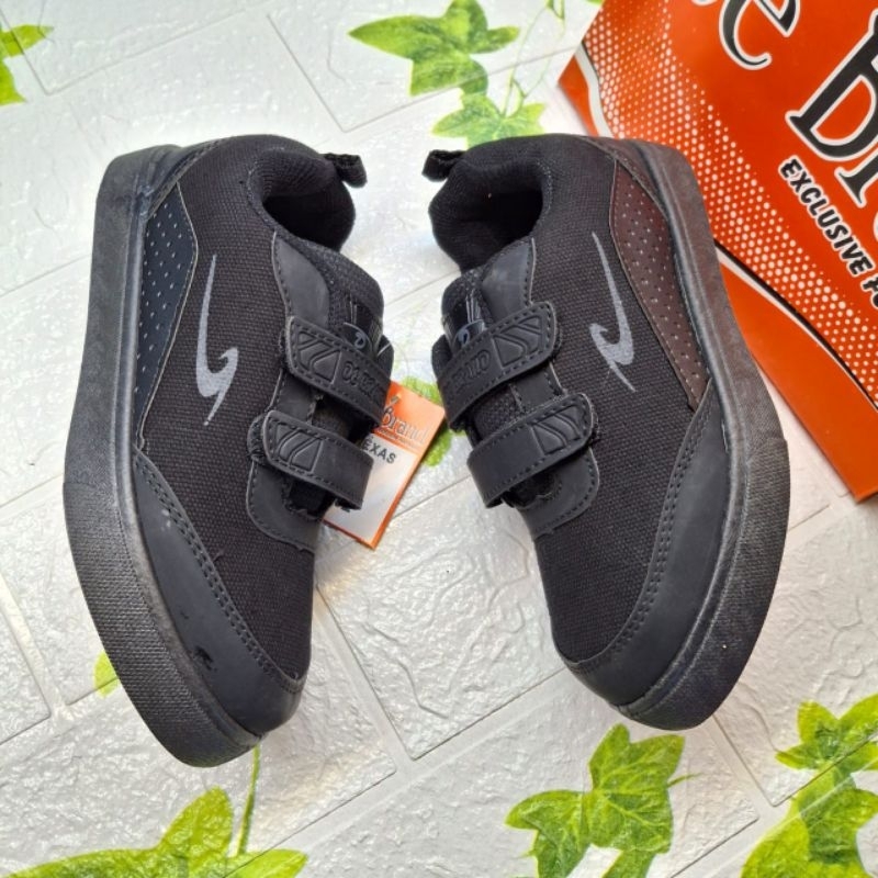 Sepatu sekolah anak DE BRAND Texas