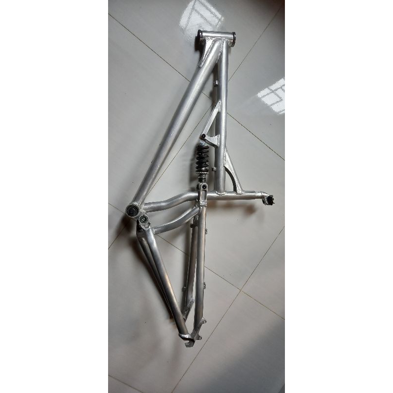 Freme sepeda fullsus polygon broadway ukuran 26