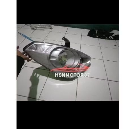 Lampu depan hyundai H1 original