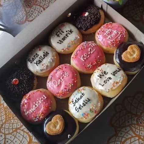 Donat Ulang Tahun Stroberi/Donat Ultah anak perempuan/Kue ultah anak perempuan (Bisa request tulisan