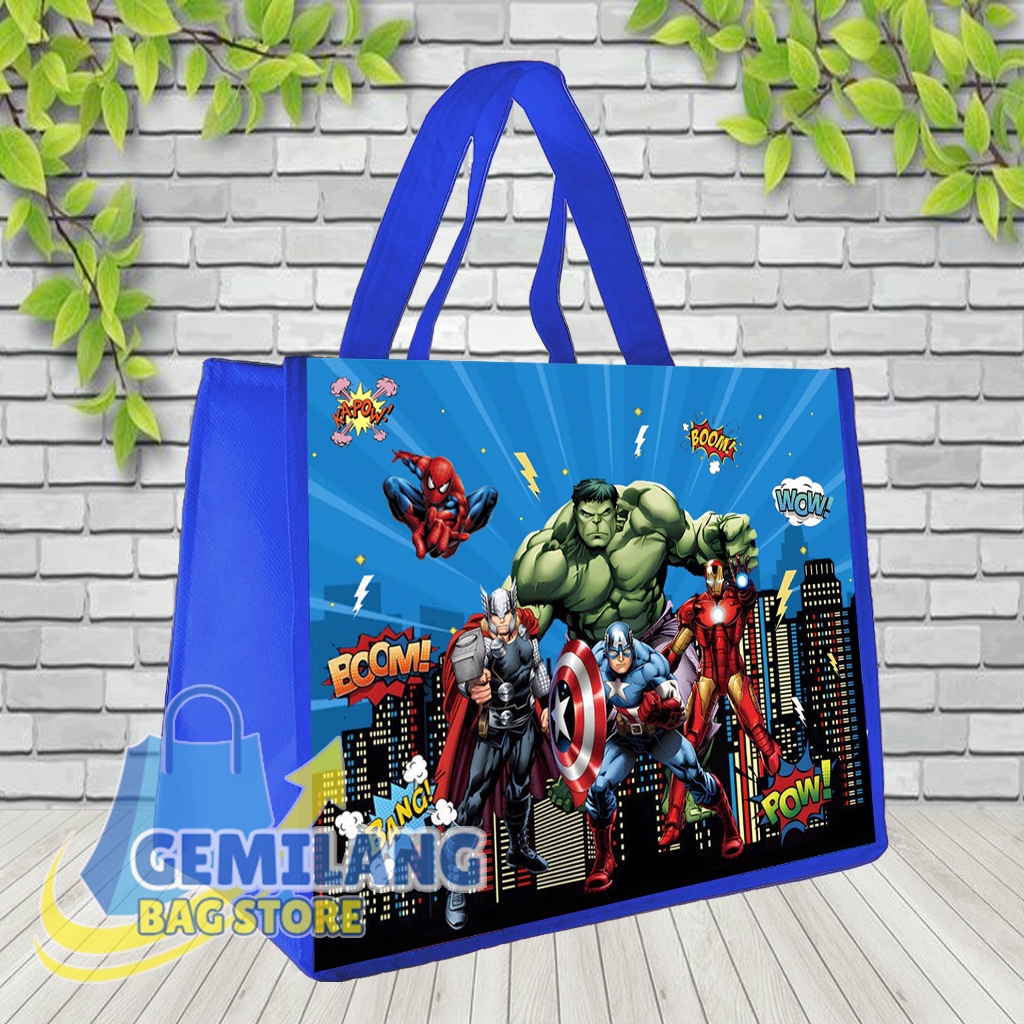 

READY STOK Tas Ulang Tahun Avengers / Tas Ultah Ukuran KFC Snack / Tas Ultah Terlaris / Tas Ulang Tahun Anak / Goodie Bag Bingkisan Souvenir Anak Landscape 20x25x13 / Tas Khitanan / Tas Khajatan / Tas Bingkisan / Tas Avengers / Tas Karakter
