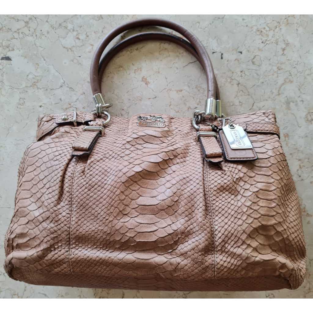 PRELOVED TAS WANITA KULIT C*AC*