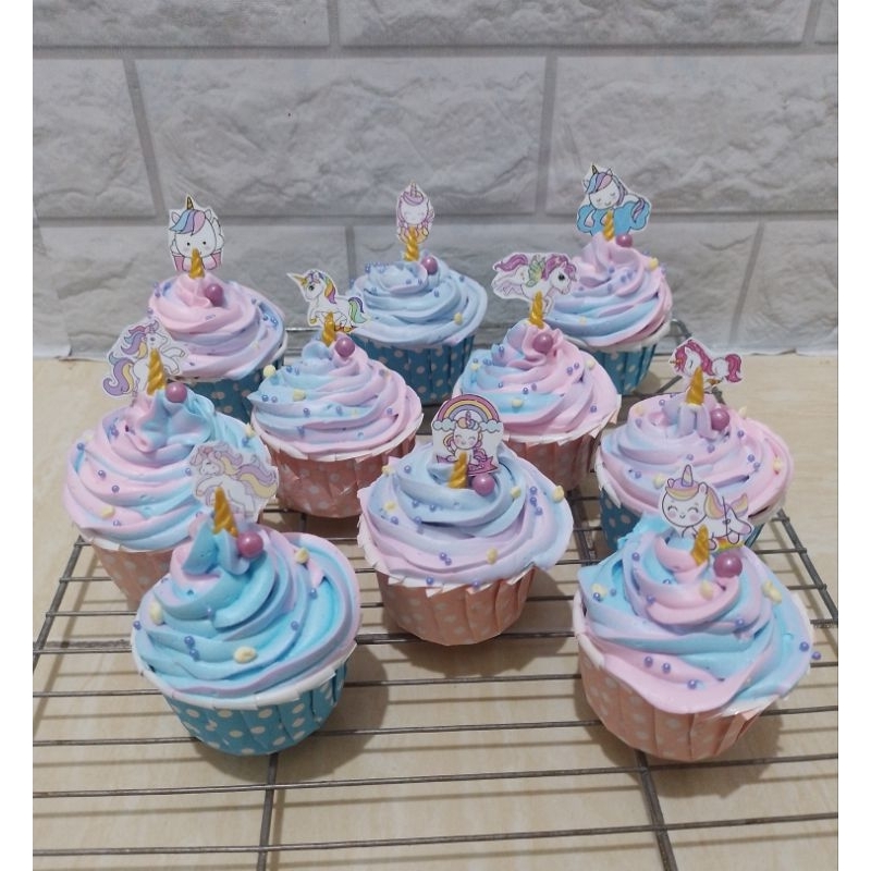 

cup cake ultah butter cream + box ( harga per 1 box )
