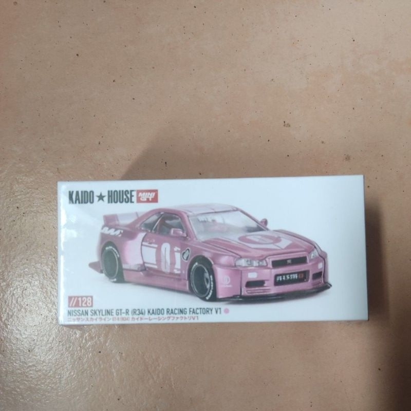 mobil merek kaido house Nissan Skyline GTR-34 pink