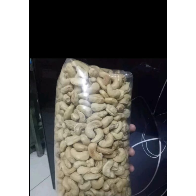 

kacang mede utuh mentah 500gram
