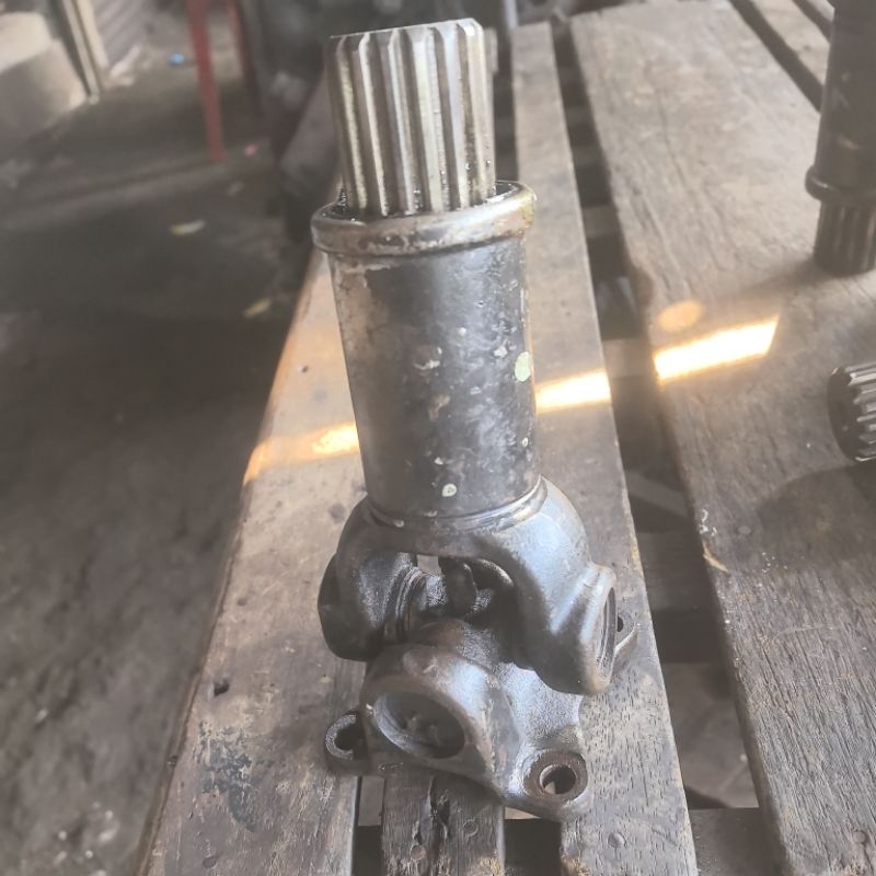 Yoke sleeve shock kopel jantan Dyna Dutro 130