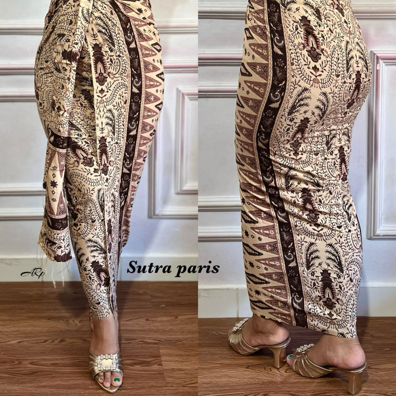 KAMEN BALI LEMBARAN SUTRA PARIS SET SELENDANG