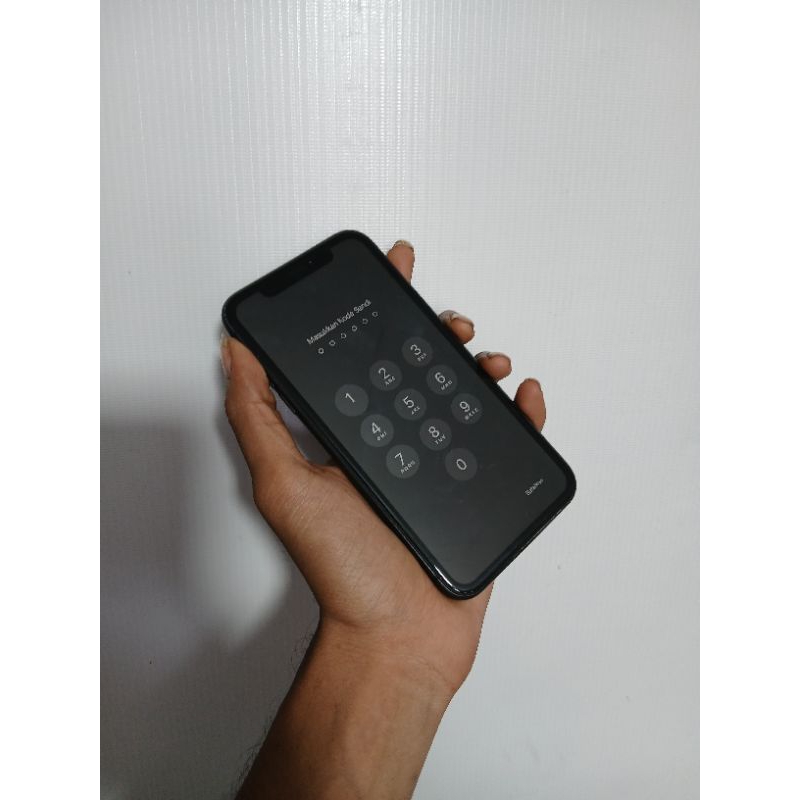 IPHONE 11(MINUS PASWORD)