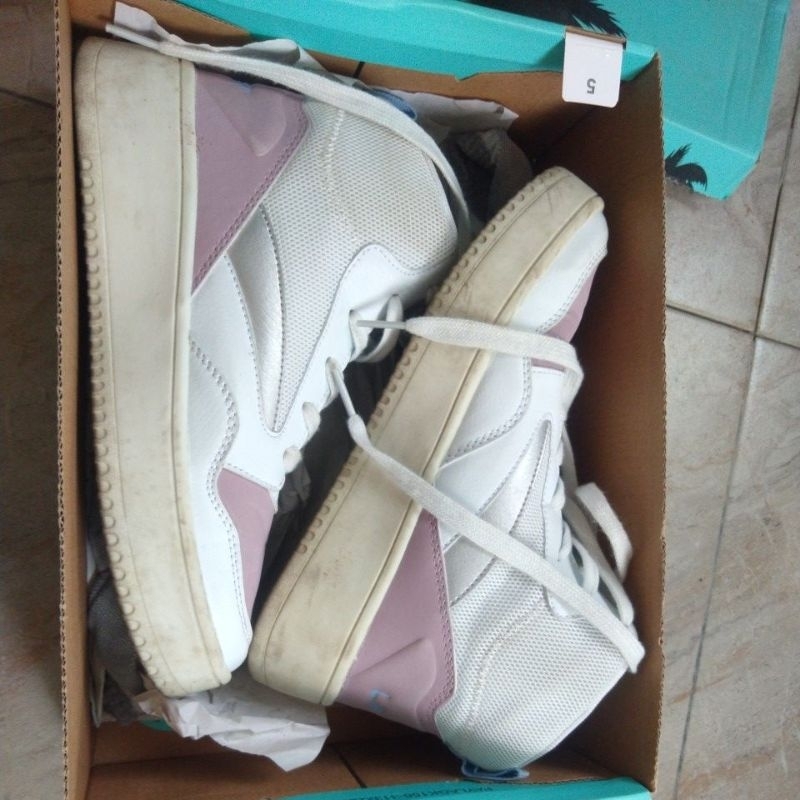 preloved sneakers
