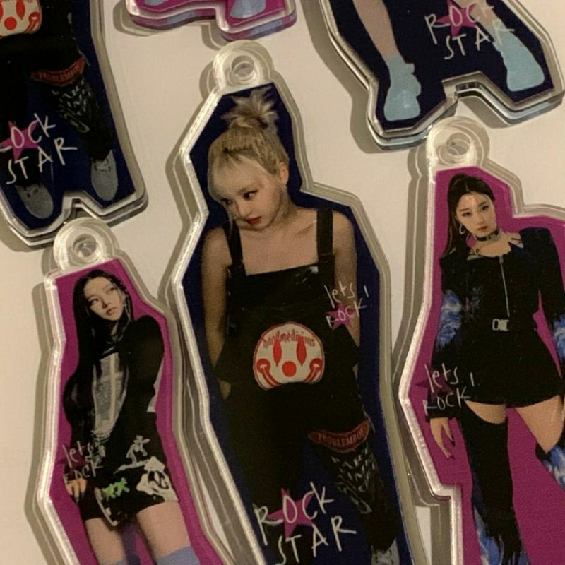 AESPA OUR ROCKSTAR KEYCHAIN ★
