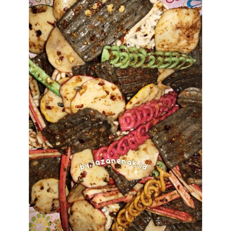 

Kerupuk campur Seblak campur pedas chili oil daun jeruk