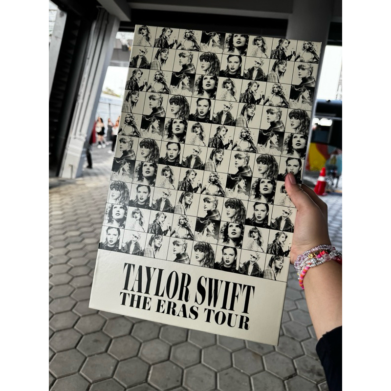 OFFICIAL MERCHANDISE THE ERAS TOUR TAYLOR SWIFT